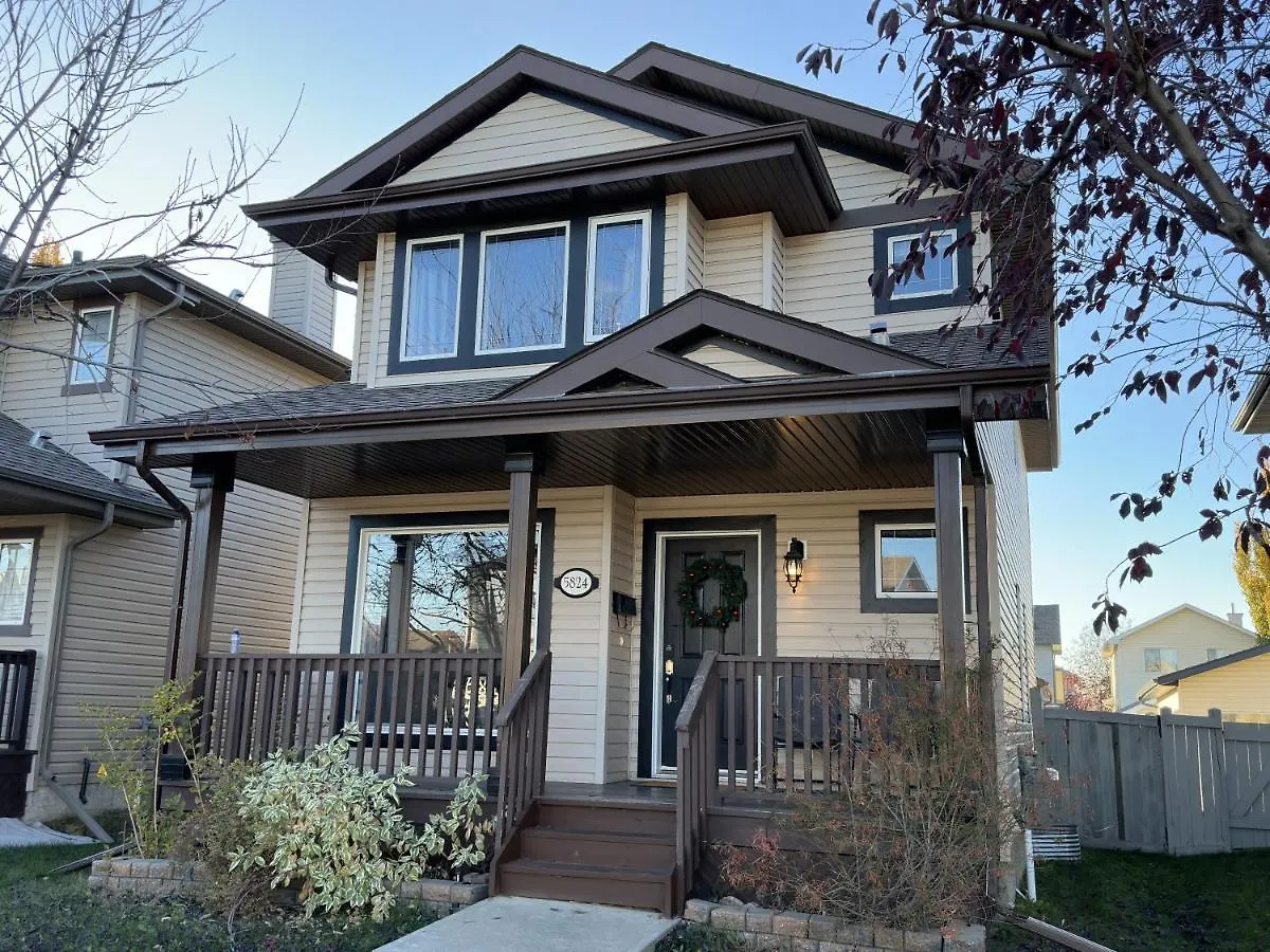 Spacious & Private Retreat Near West Edmonton Mall Villa