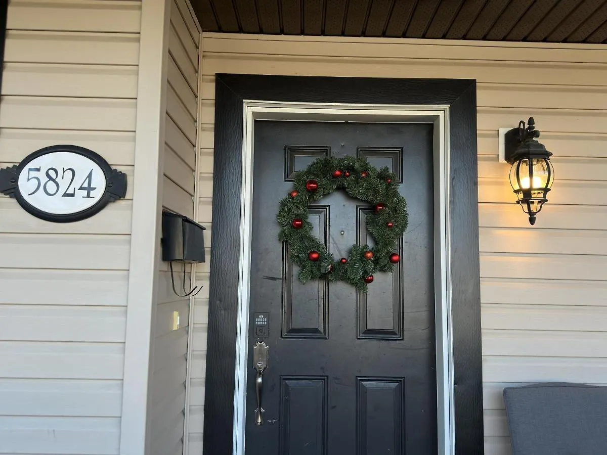 Holiday home Spacious & Private Retreat Near West Edmonton Mall Villa
