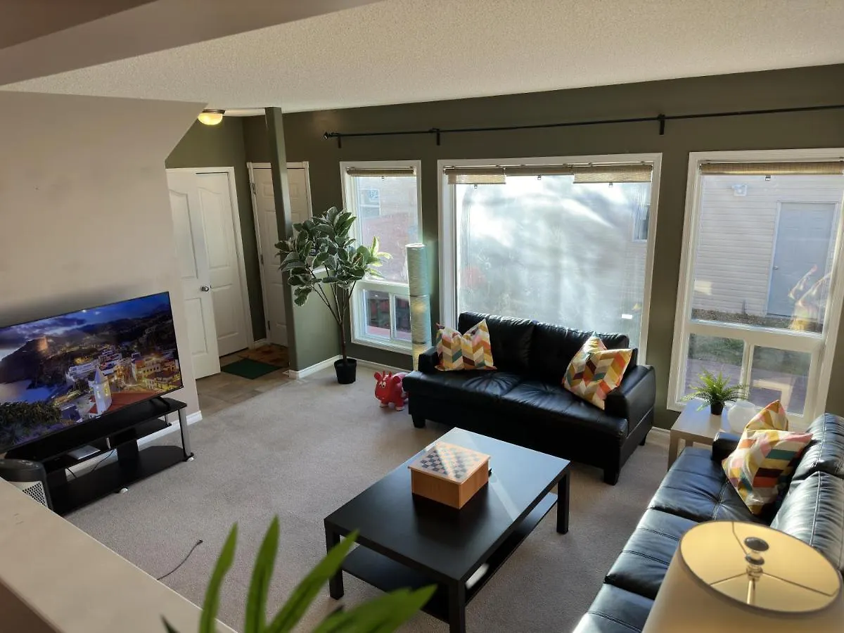 Spacious & Private Retreat Near West Edmonton Mall Villa