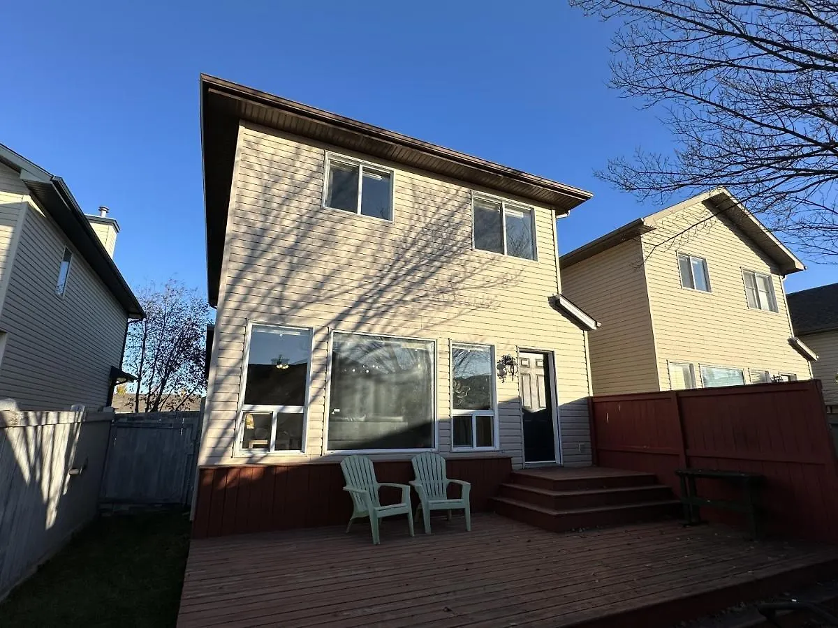 Spacious & Private Retreat Near West Edmonton Mall Villa Holiday home