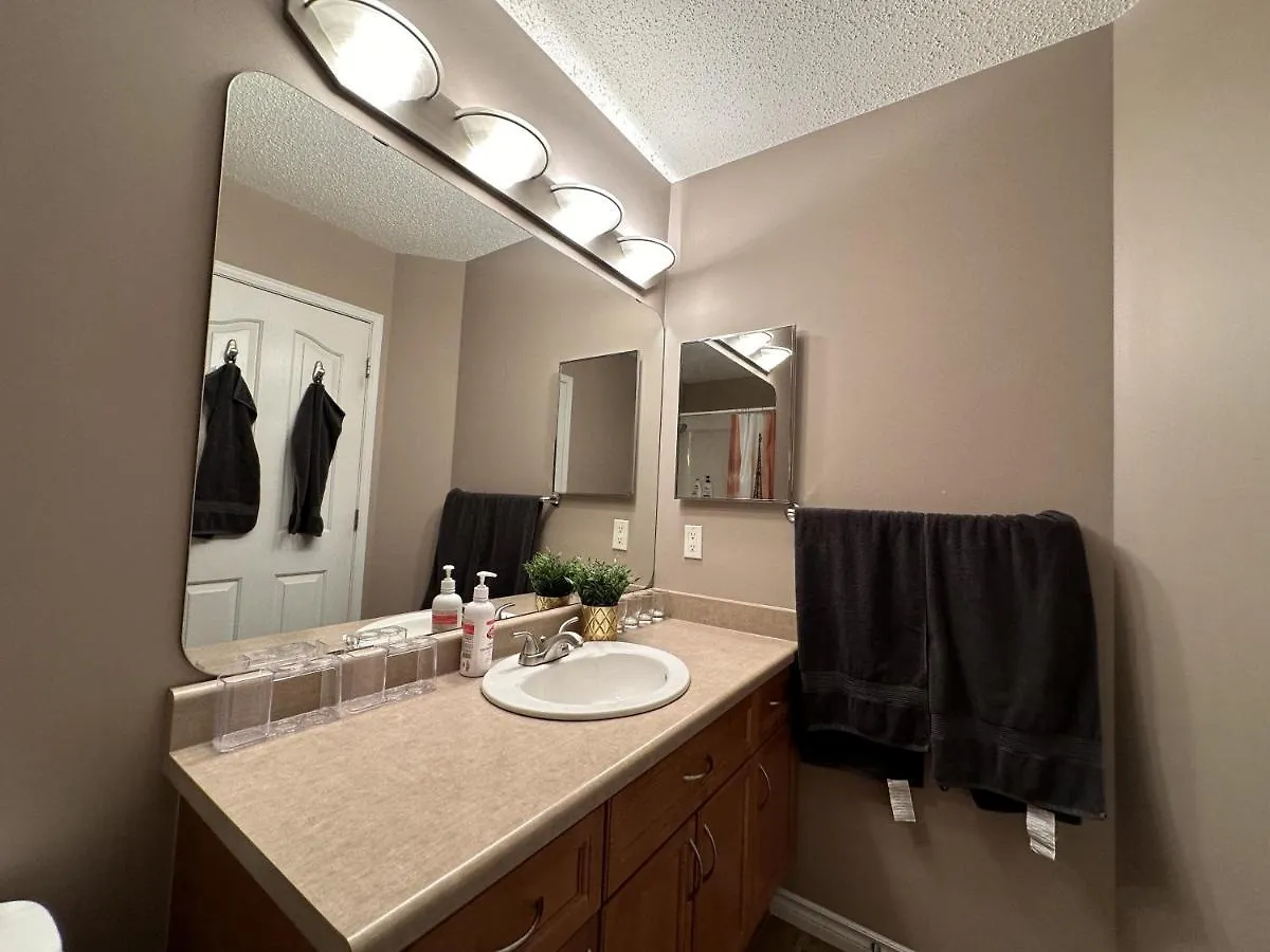 Holiday home Spacious & Private Retreat Near West Edmonton Mall Villa Canada
