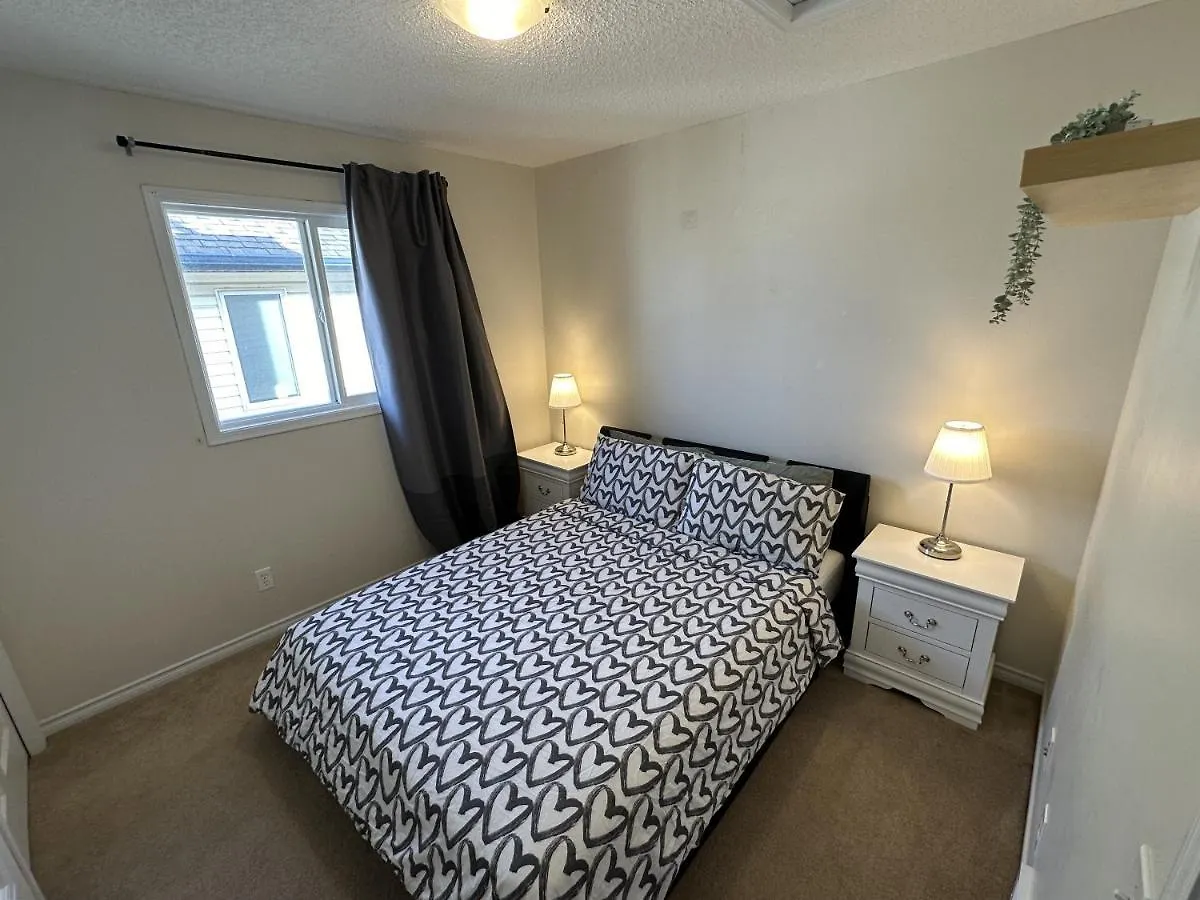 Spacious & Private Retreat Near West Edmonton Mall Villa 0*,