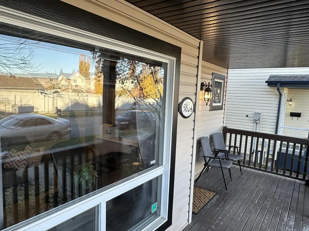Spacious & Private Retreat Near West Edmonton Mall Villa 0*,