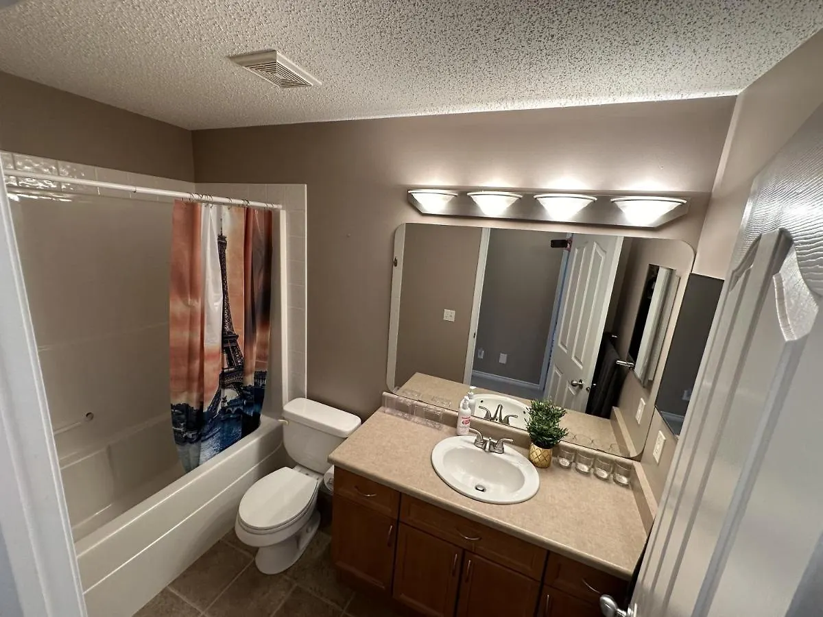 Spacious & Private Retreat Near West Edmonton Mall Villa