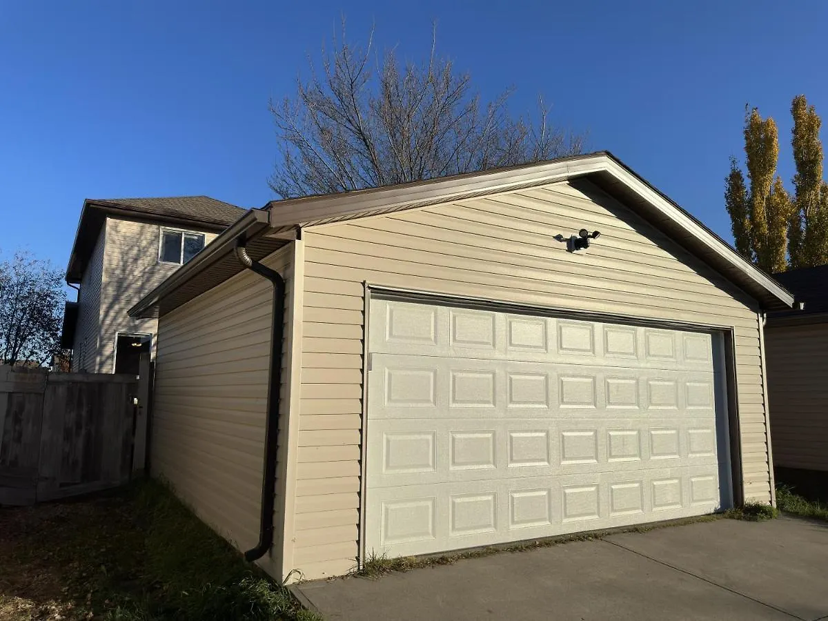 Spacious & Private Retreat Near West Edmonton Mall Villa 0*,  Canada