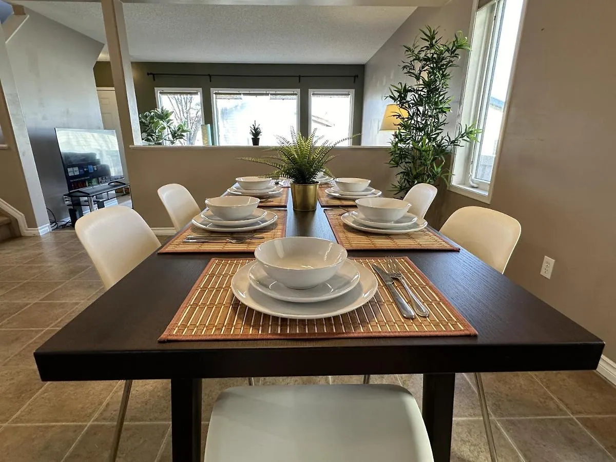Spacious & Private Retreat Near West Edmonton Mall Villa