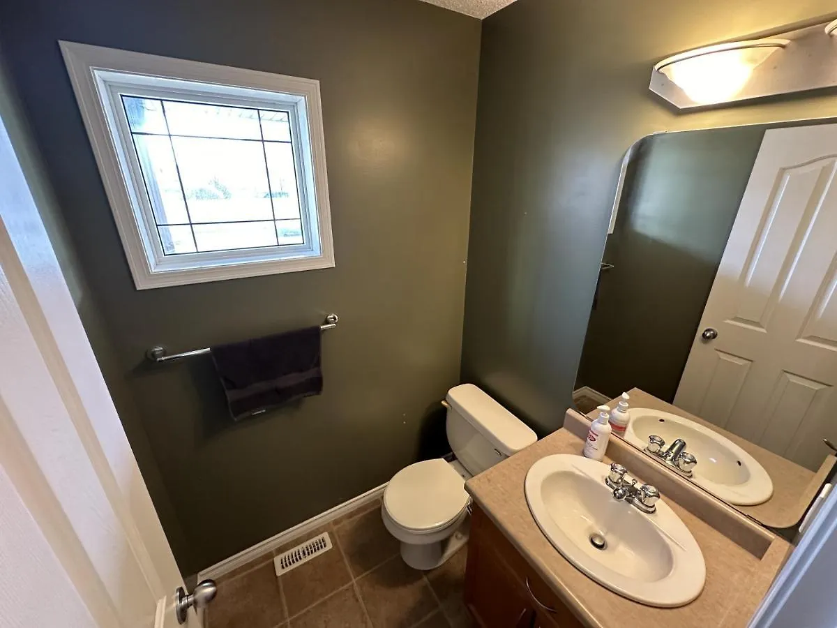 Spacious & Private Retreat Near West Edmonton Mall Villa 0*,